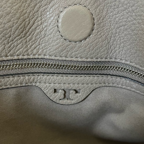 Tory Burch Gemini Link Hobo Crossbody Bag French Gray Pebbled Leather - Picture 13 of 17